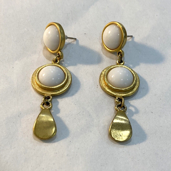Vintage Y2K pierced earrings brushed goldtone & white beads drop & dangle style - Picture 1 of 4